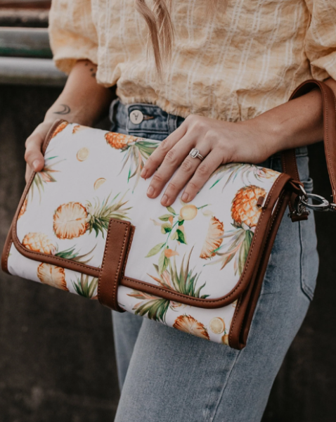 Picture of CHANGE MAT CLUTCH PINEAPPLE WITH A TAN TRIM